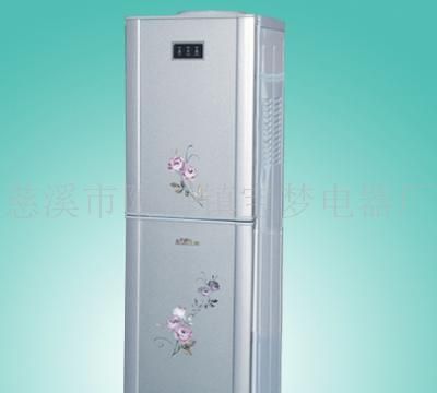 银色面板饮水机