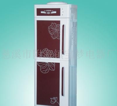 红色玻璃饮水机