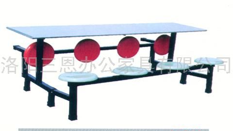 八人餐桌