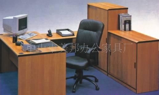 樱桃色中班台